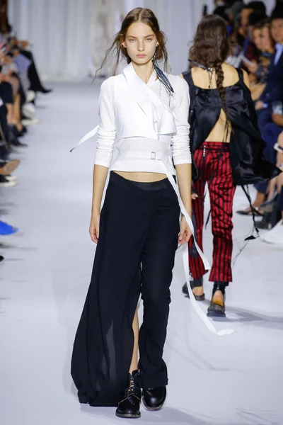 Look 19